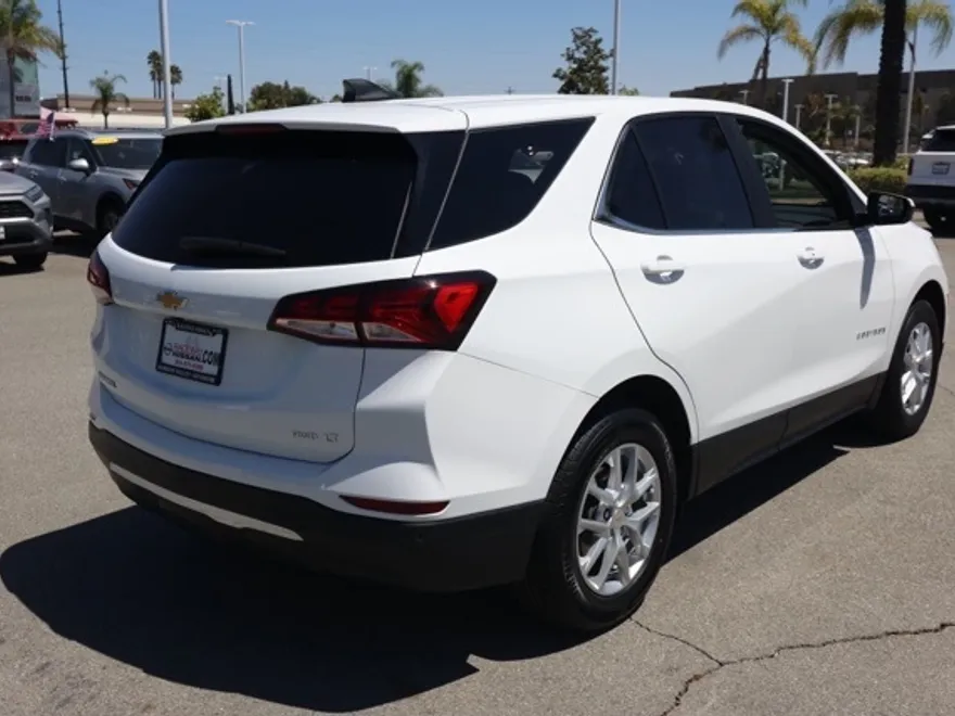 2024 Chevrolet Equinox LT photo 1