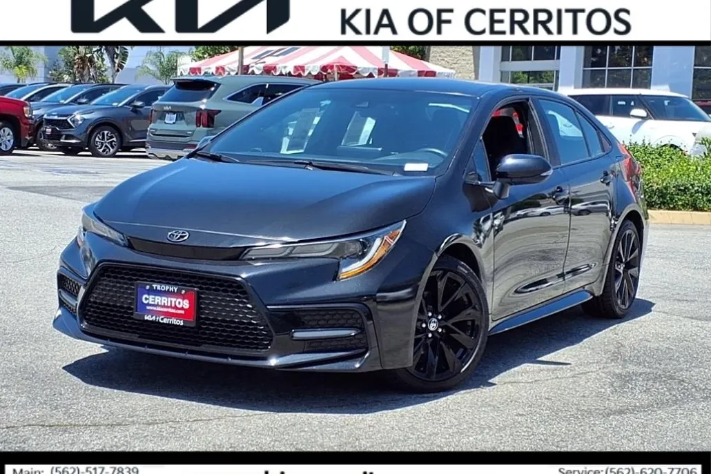 2022 Toyota Corolla SE photo 1