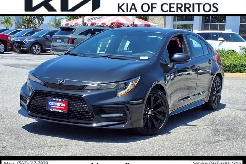 2022 Toyota Corolla SE photo 1