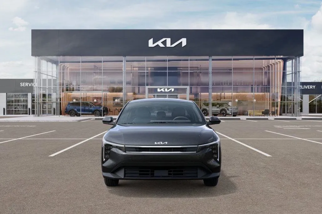 2025 Kia K4 LXS photo 1