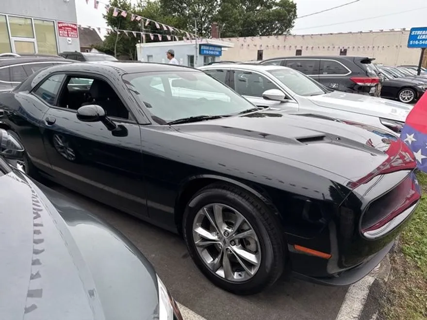 2023 Dodge Challenger SXT photo 1