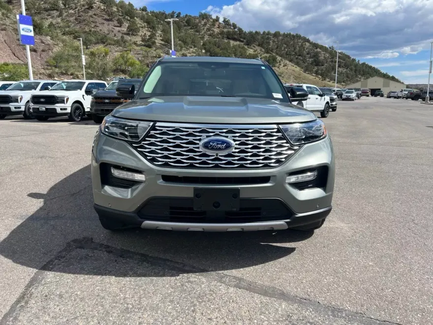 2020 Ford Explorer Platinum photo 1
