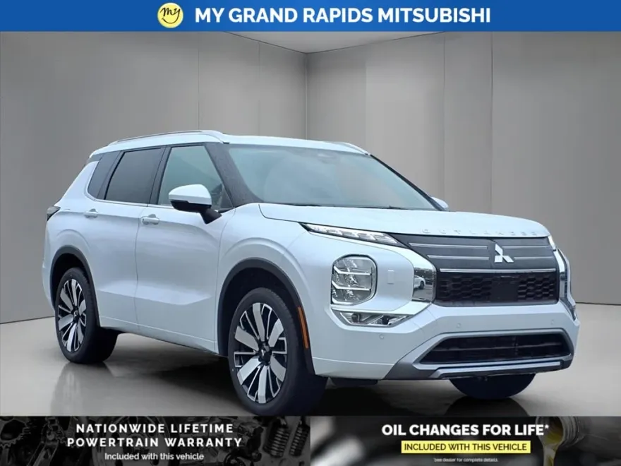 2025 Mitsubishi Outlander SEL photo 1