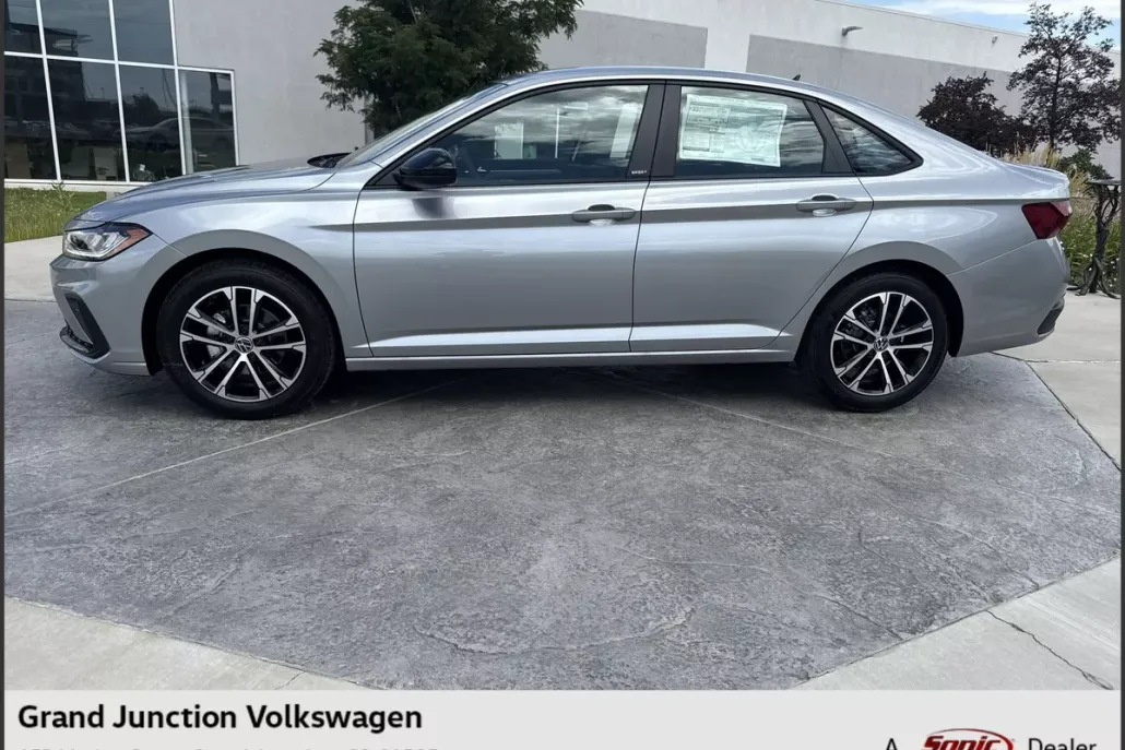 2025 Volkswagen Jetta 1.5T Sport photo 1