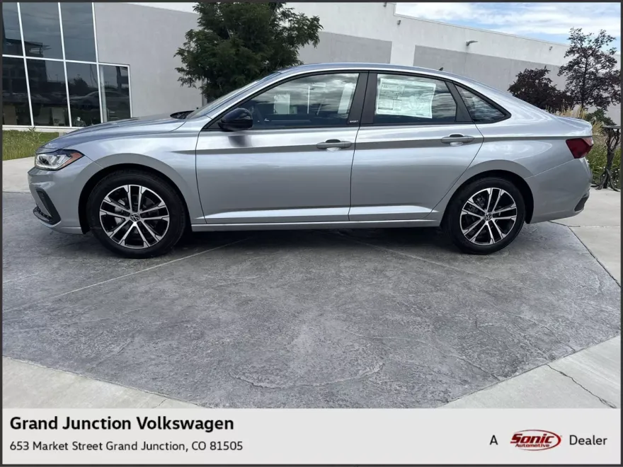 2025 Volkswagen Jetta 1.5T Sport photo 1