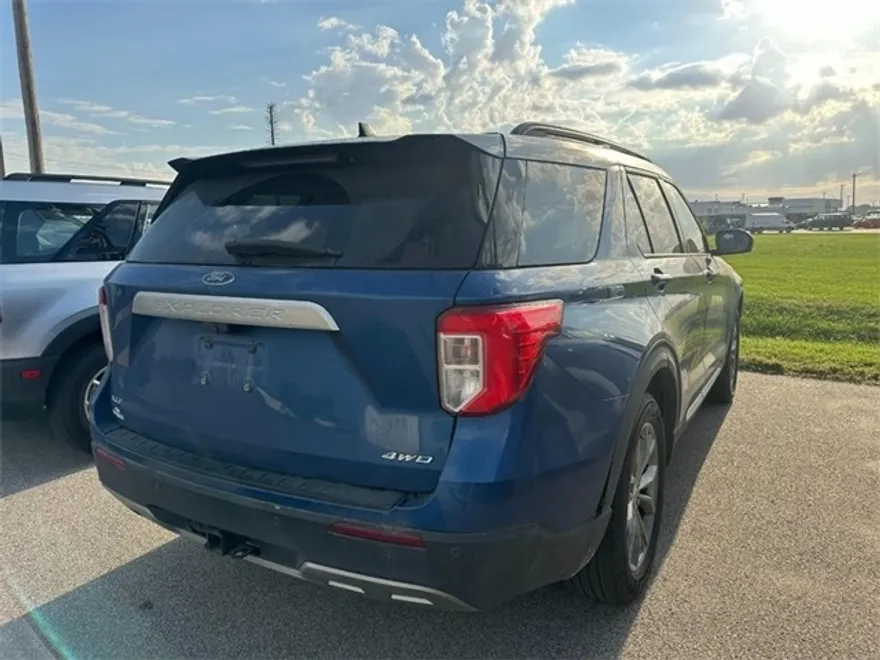 2021 Ford Explorer XLT photo 1