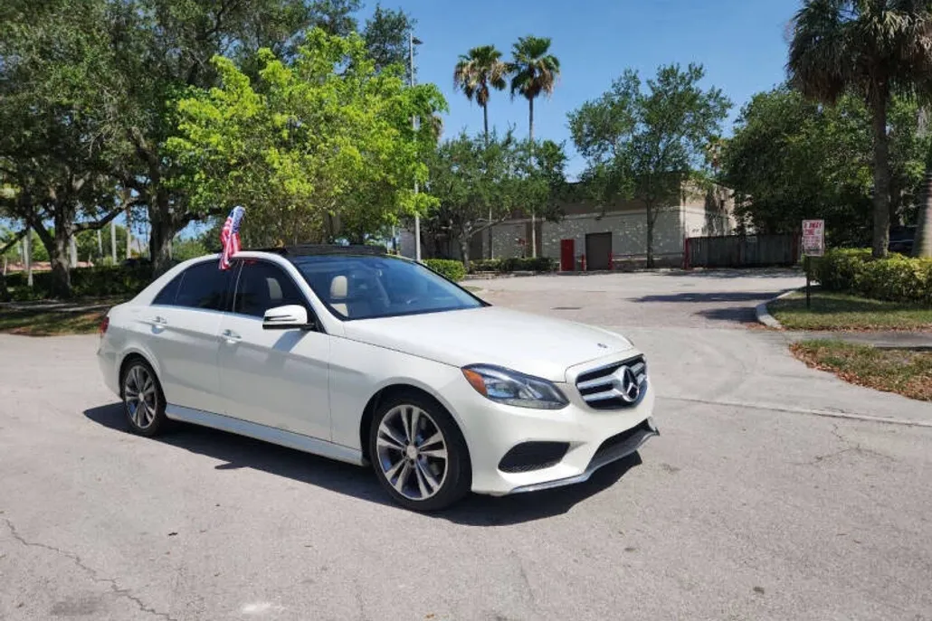 2016 Mercedes Benz E 350 photo 1