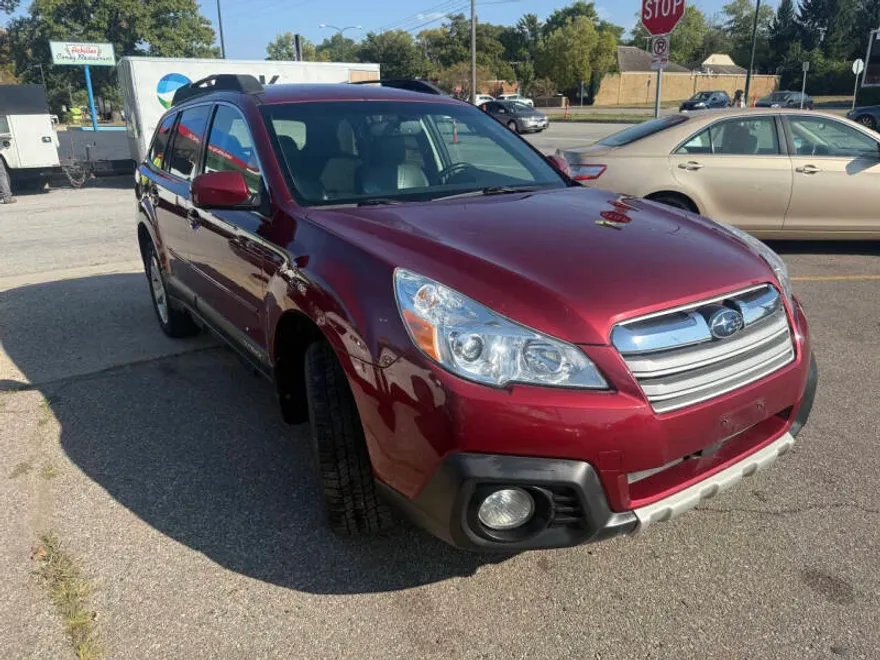 2013 Subaru Outback 2.5i Limited photo 1