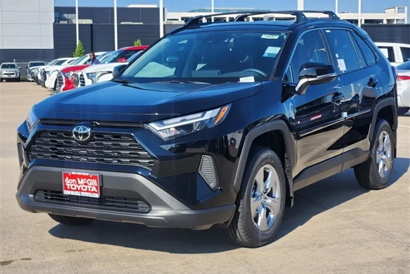 2025 Toyota RAV4 XLE photo 1