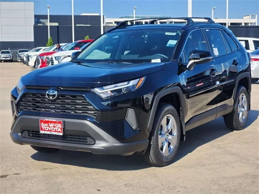 2025 Toyota RAV4 XLE photo 1