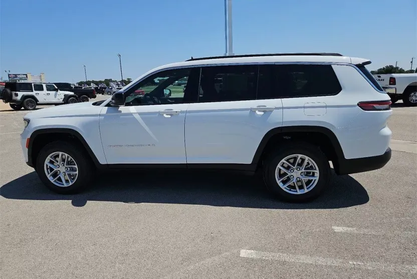 2025 Jeep Grand Cherokee Laredo X photo 1