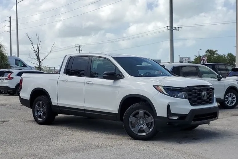 2025 Honda Ridgeline TrailSport photo 1