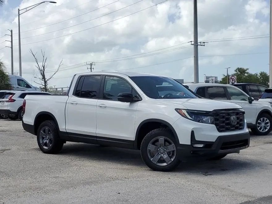 2025 Honda Ridgeline TrailSport photo 1