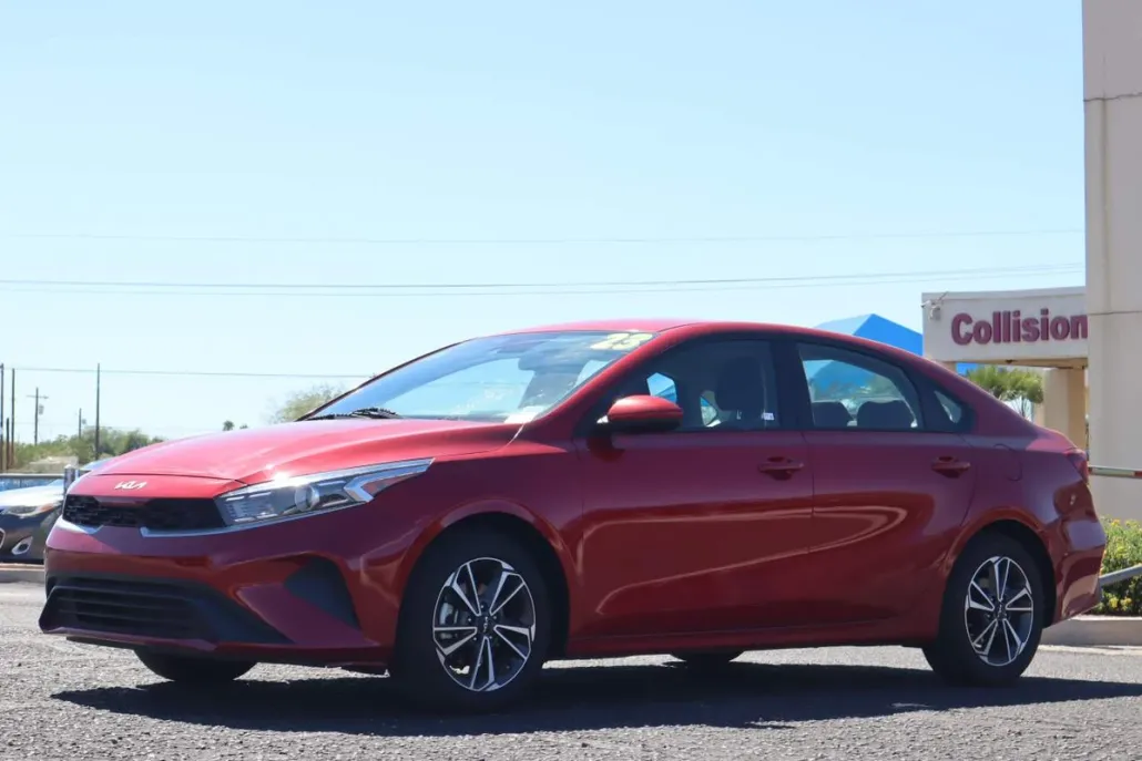 2023 Kia Forte LXS photo 1