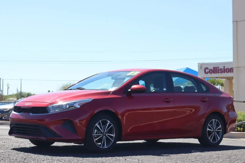 2023 Kia Forte LXS photo 1