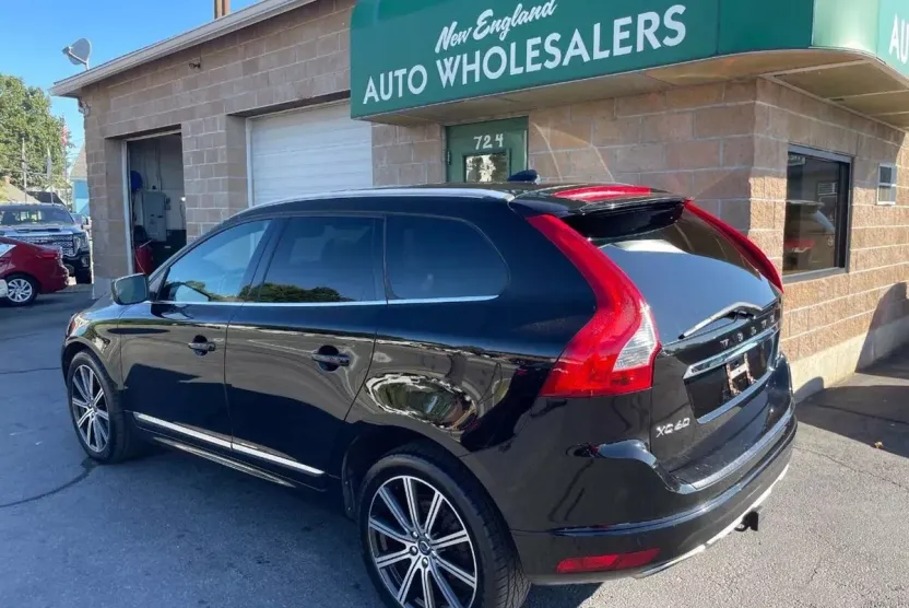 2016 Volvo XC60 T6 Platinum photo 1