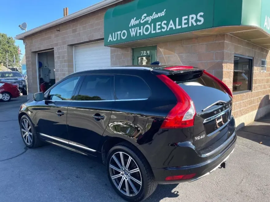 2016 Volvo XC60 T6 Platinum photo 1