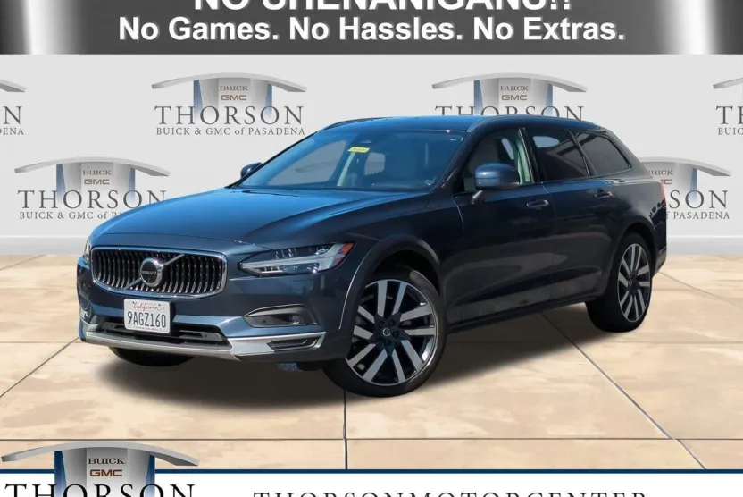 2022 Volvo V90 Cross Country photo 1