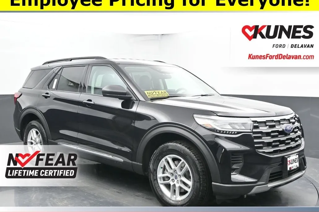 2025 Ford Explorer photo 1
