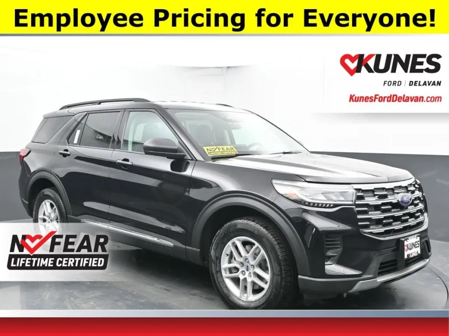 2025 Ford Explorer photo 1