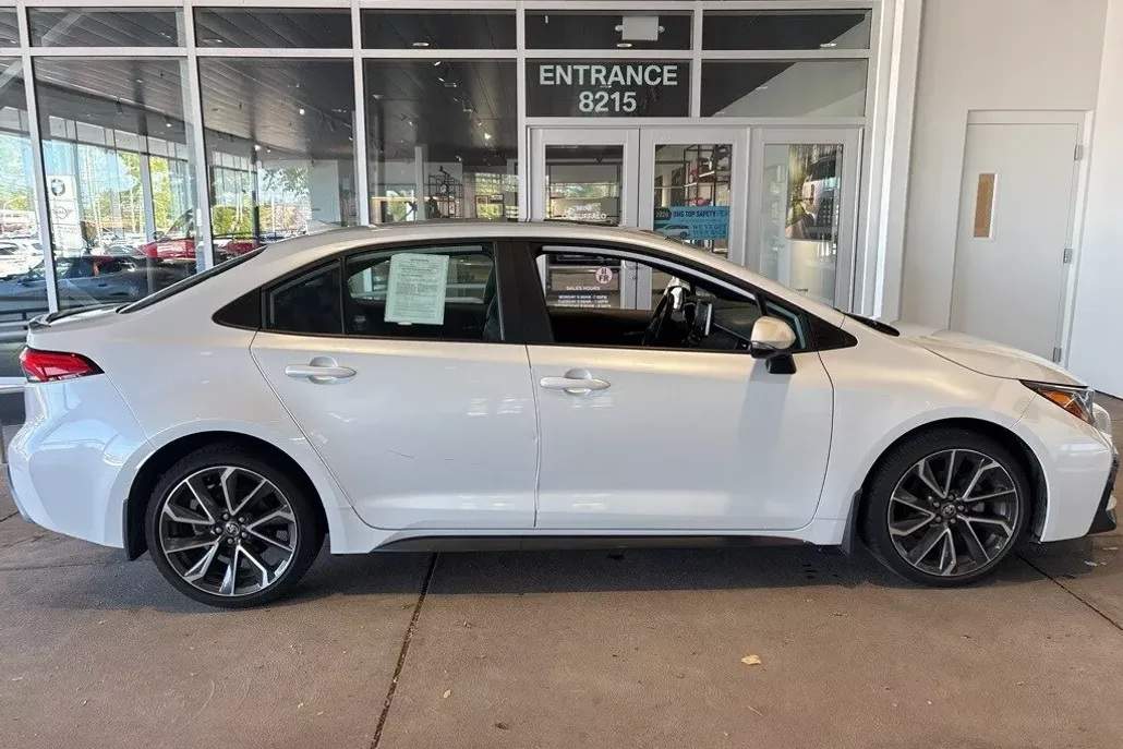 2022 Toyota Corolla XSE photo 1