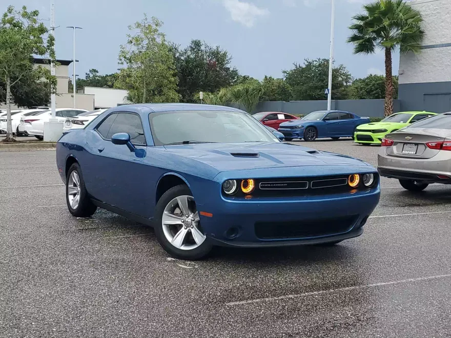 2022 Dodge Challenger SXT photo 1