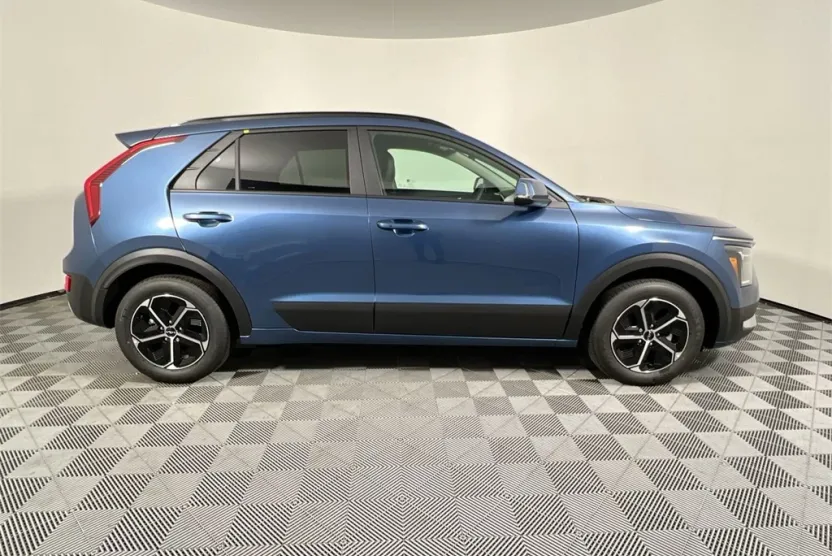 2025 Kia Niro EX Touring photo 1
