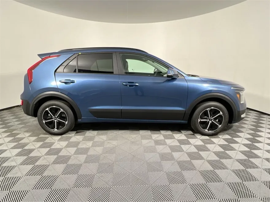 2025 Kia Niro EX Touring photo 1
