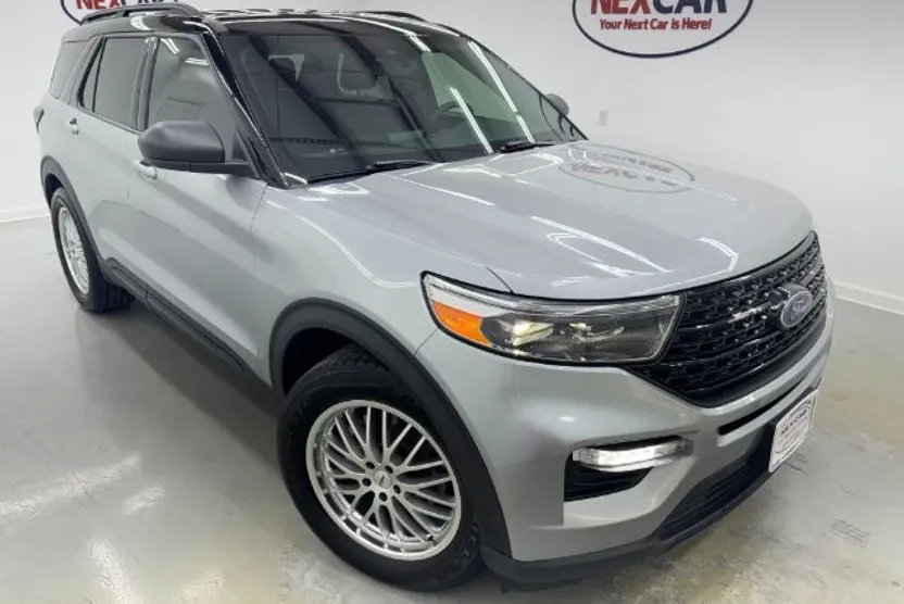 2020 Ford Explorer XLT photo 1