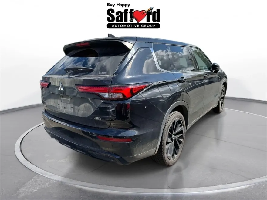 2023 Mitsubishi Outlander SE photo 1