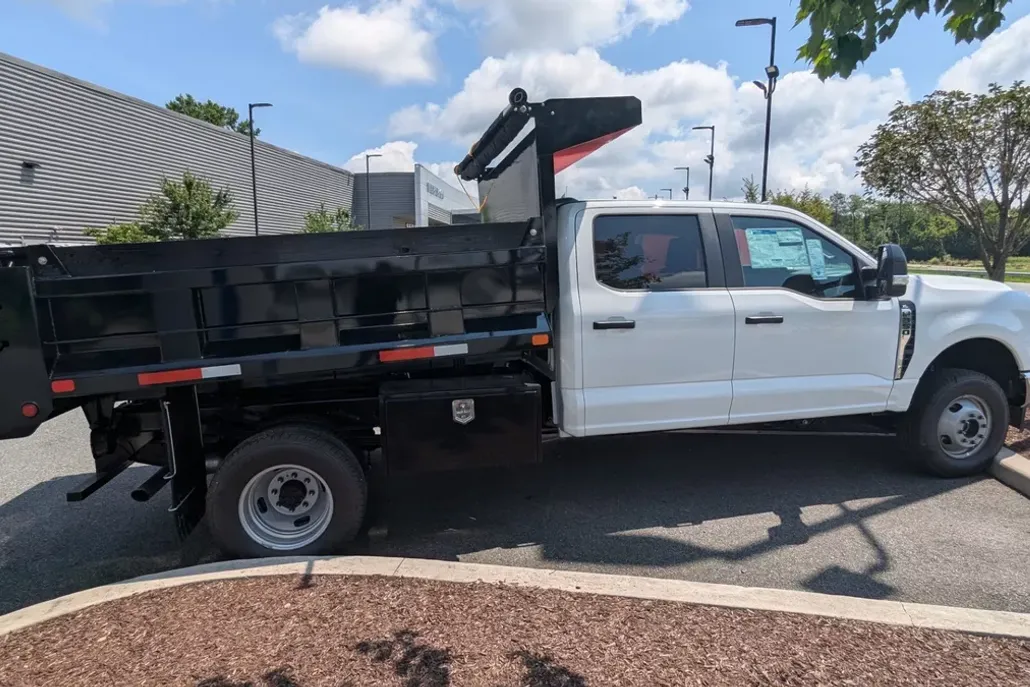 2025 Ford F-350 XL photo 1