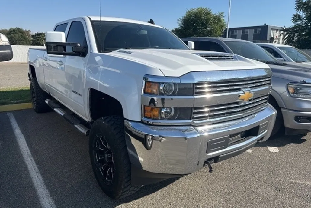 2017 Chevrolet Silverado 2500HD LT photo 1