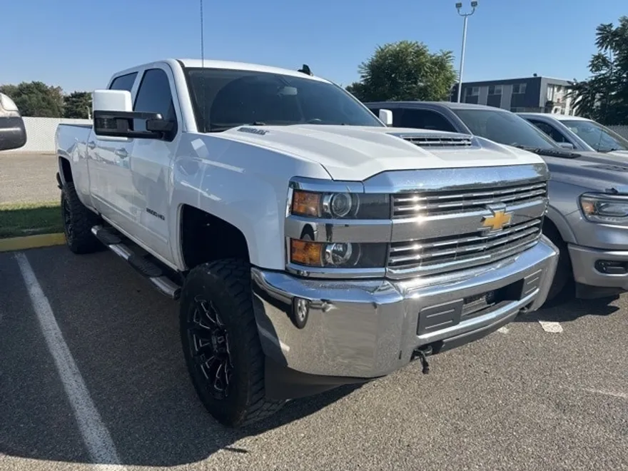 2017 Chevrolet Silverado 2500HD LT photo 1