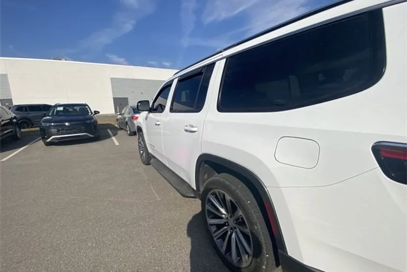 2022 Jeep Wagoneer Series I photo 1