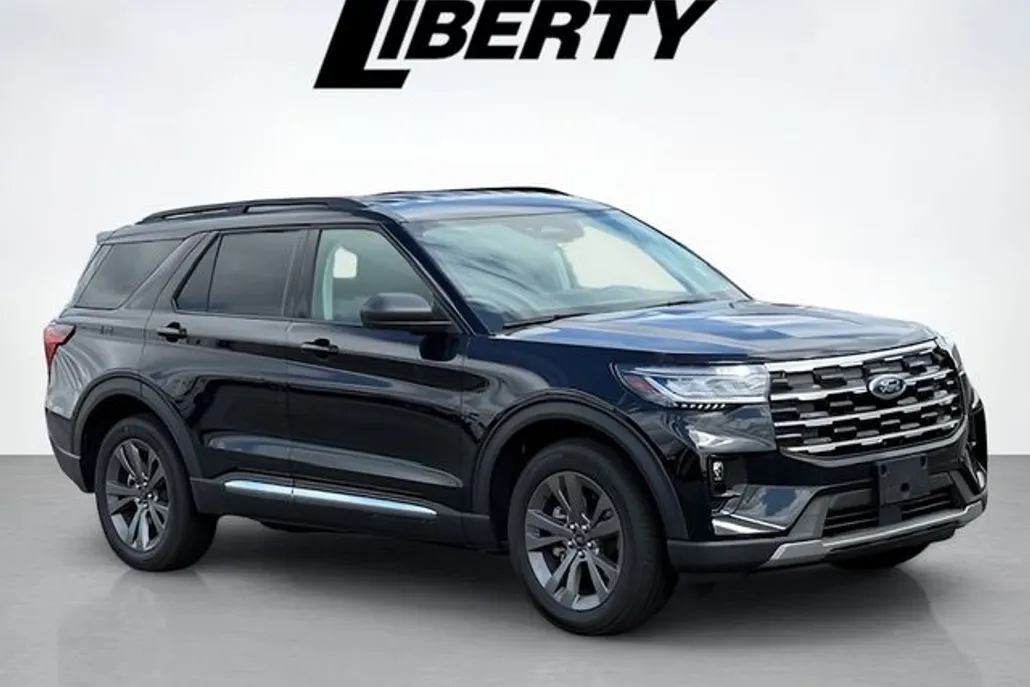 2025 Ford Explorer photo 1