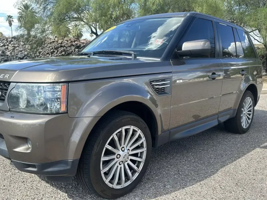 2011 Land Rover Range Rover Sport HSE photo 1