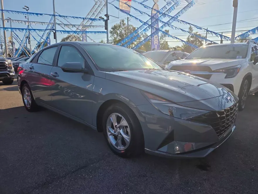 2022 Hyundai Elantra SE photo 1