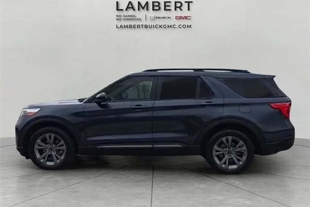 2022 Ford Explorer XLT photo 1