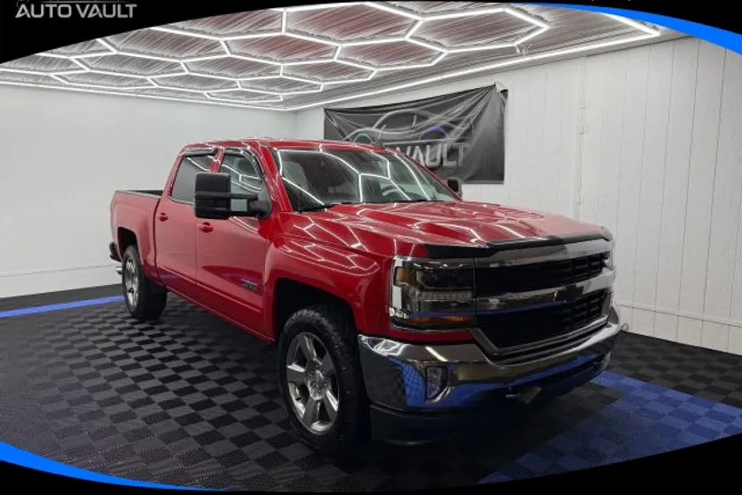 2017 Chevrolet Silverado 1500 LT photo 1