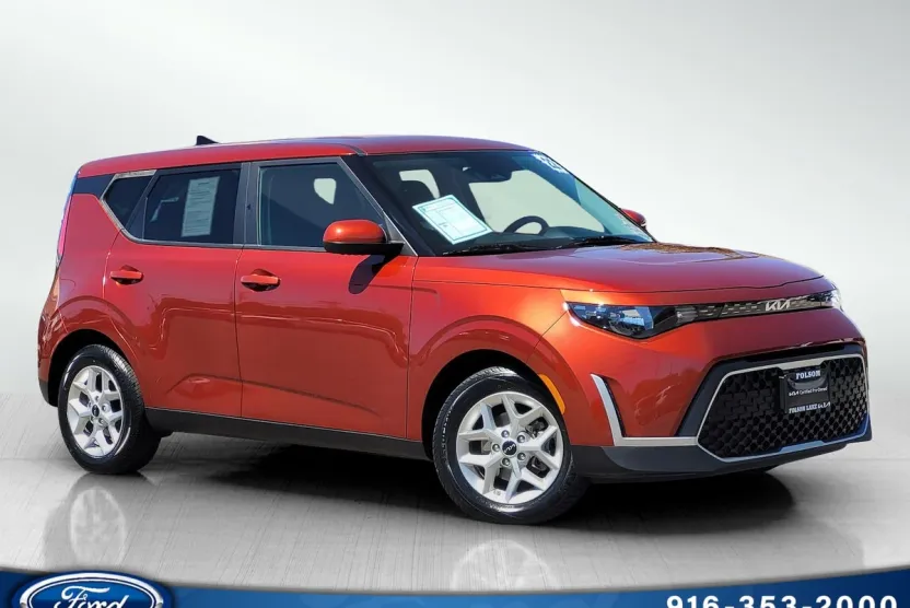 2023 Kia Soul LX photo 1