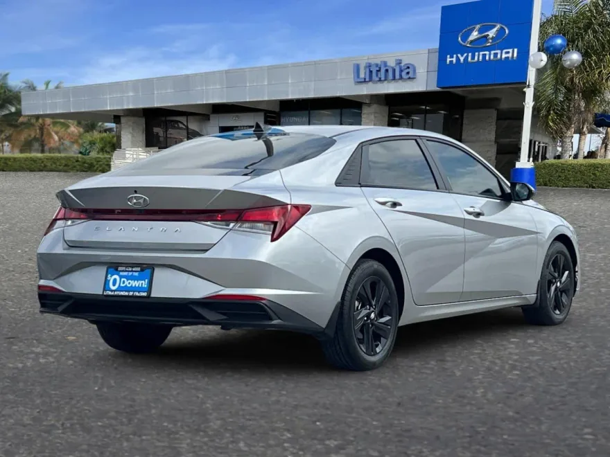 2021 Hyundai Elantra SEL photo 1