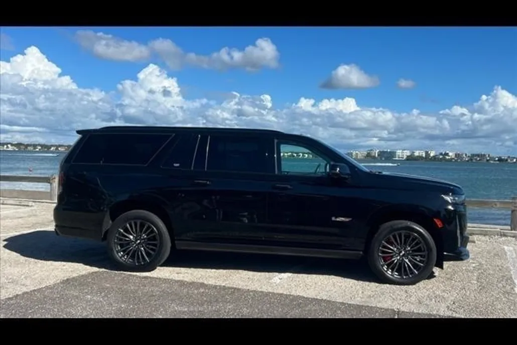 2023 Cadillac Escalade ESV V-Series photo 1