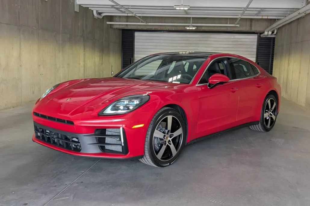 2025 Porsche Panamera 4 photo 1