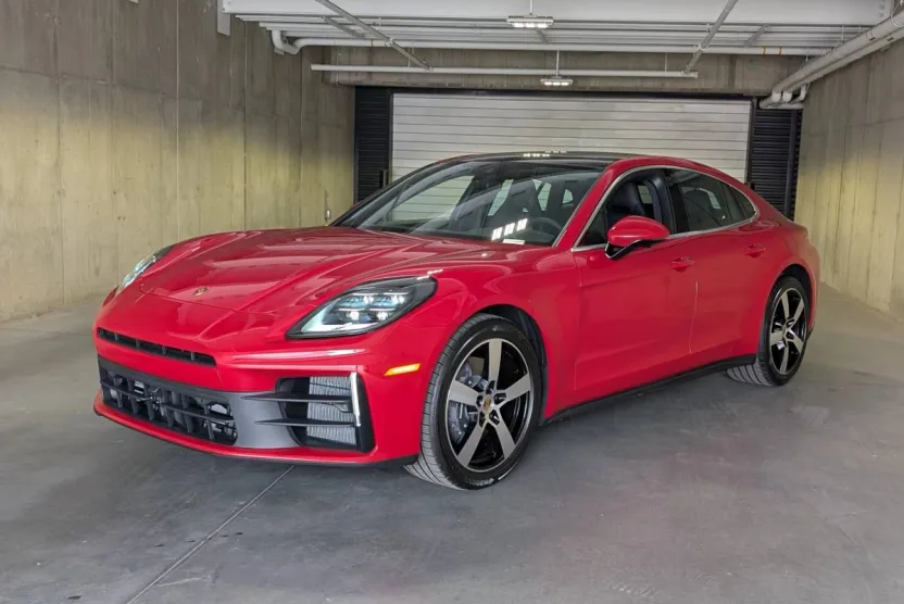 2025 Porsche Panamera 4 photo 1