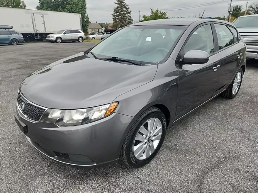 2013 Kia Forte EX photo 1