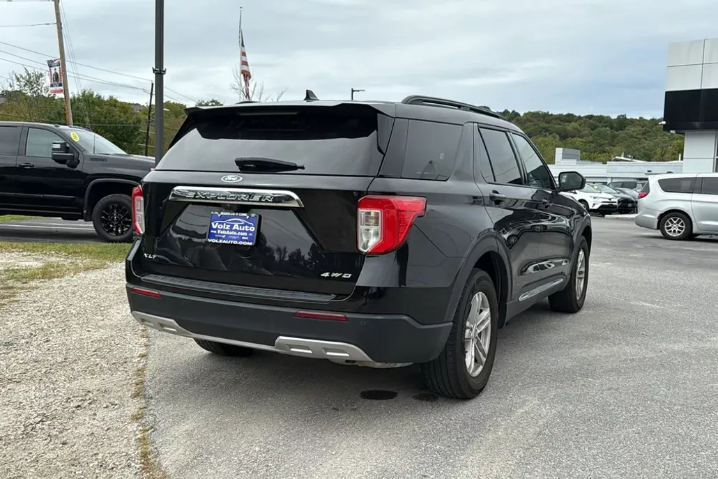 2022 Ford Explorer XLT photo 1