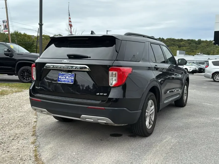 2022 Ford Explorer XLT photo 1