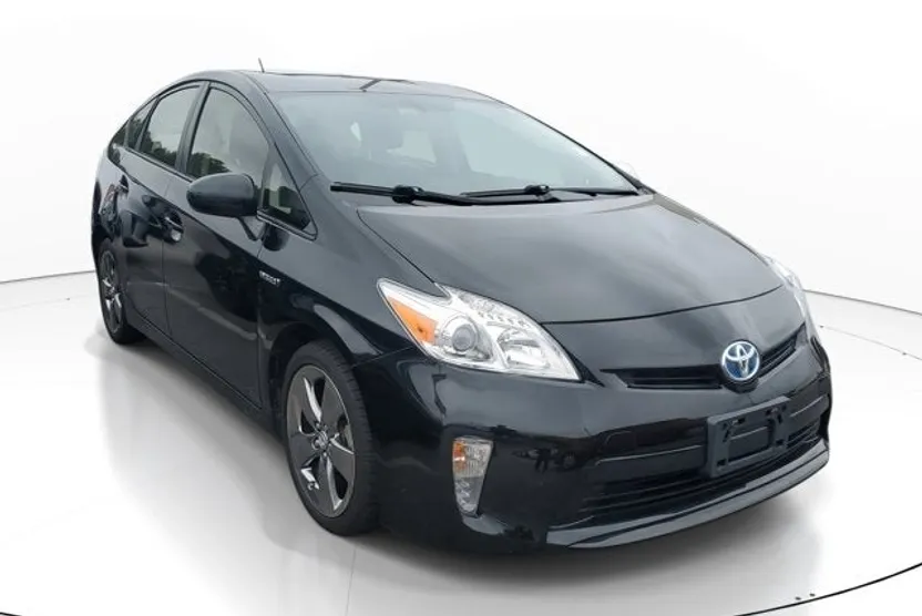 2013 Toyota Prius Four photo 1