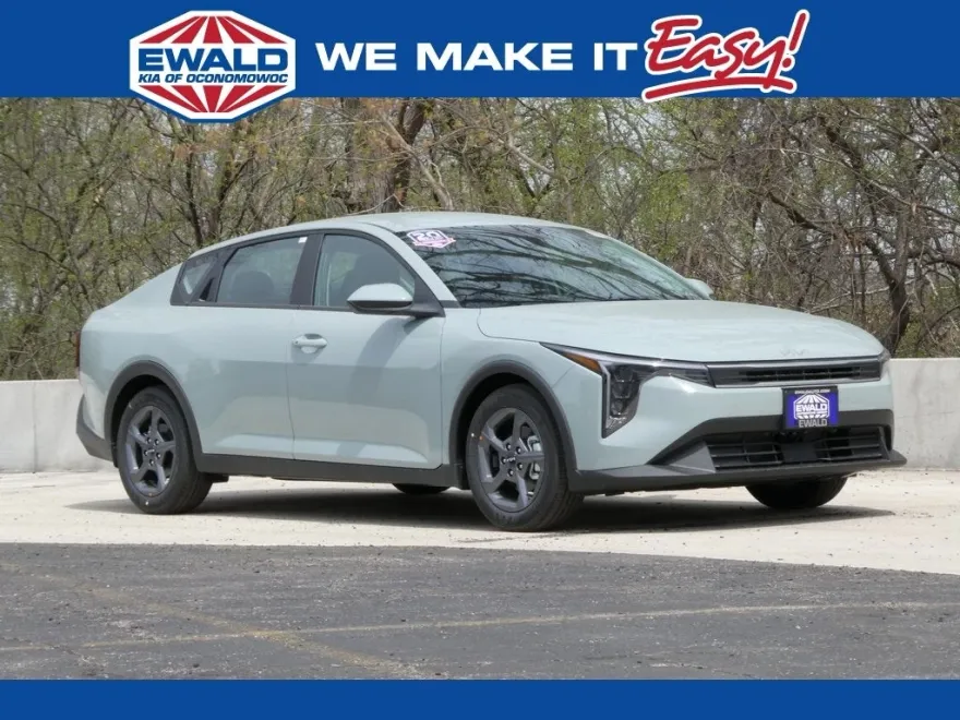 2025 Kia K4 LXS photo 1