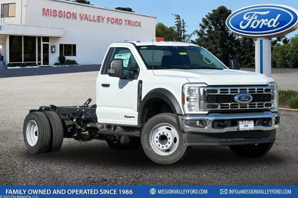 2024 Ford F-600 photo 1